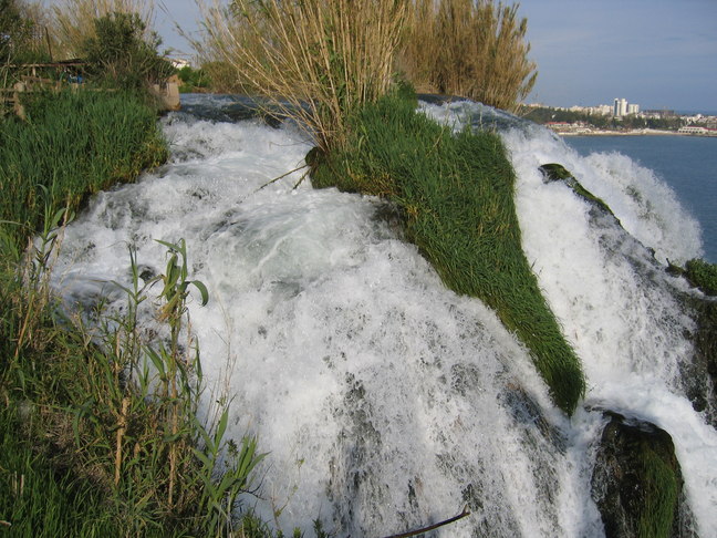 Antalya Wasserfall am Meer 3
